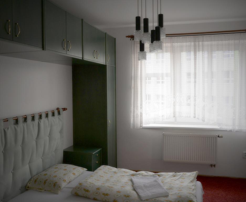 Harmony Hall Apartments Hradec Kralove Exterior foto