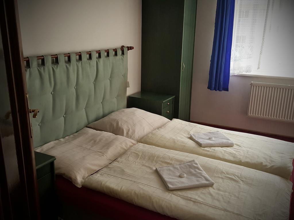 Harmony Hall Apartments Hradec Kralove Exterior foto